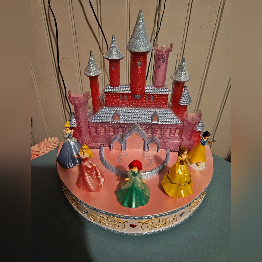 HALLMARK, 2019 DISNEY PRINCESS, TABLETOP INTERACTIVE CASTLE NO BOX